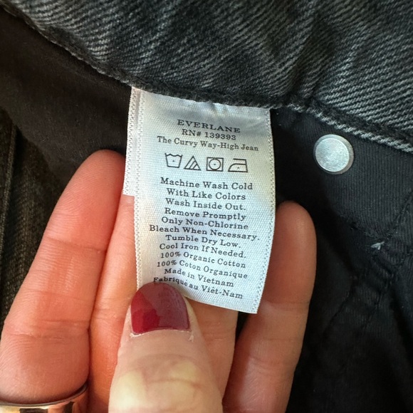 Everlane | The Curvy Way-High Jean in Washed Black - Picture 8 of 9
